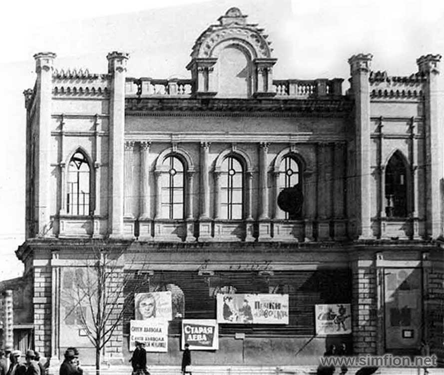 Полуразрушенная синагога в Симферополе