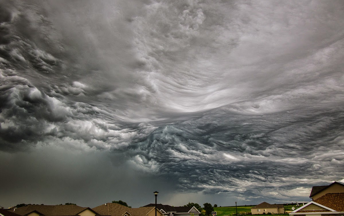 Stunning Photographs of Storm Clouds That Look Like a Rolling Ocean