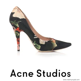 Princess Victoria ACNE STUDIOS Nova floral-print pumps