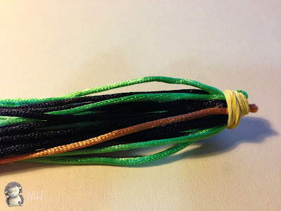 Pulsera kumihimo arbolitos navideños