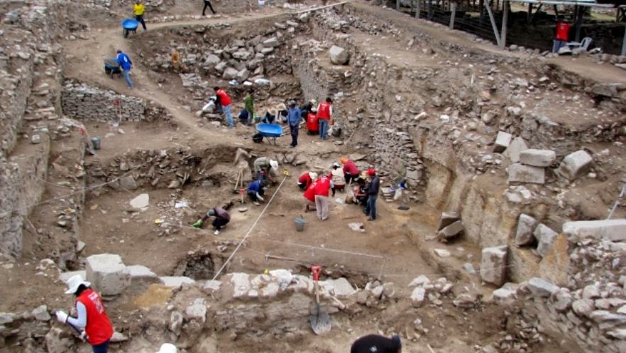 1,000 year old Wari tombs found in Peru