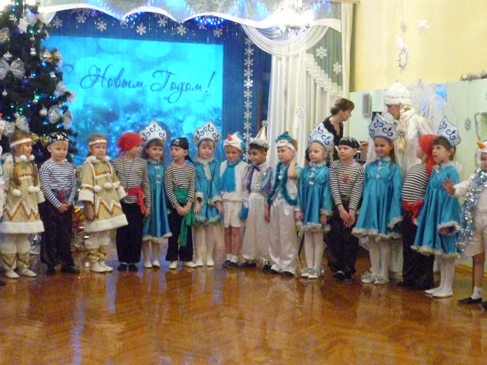 елка в садик.