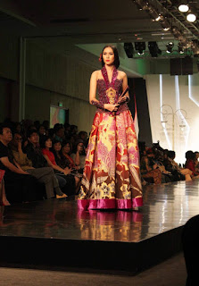 Gaun Kebaya Modern Anne Avantie Gaun Kebaya Modern Anne Avantie