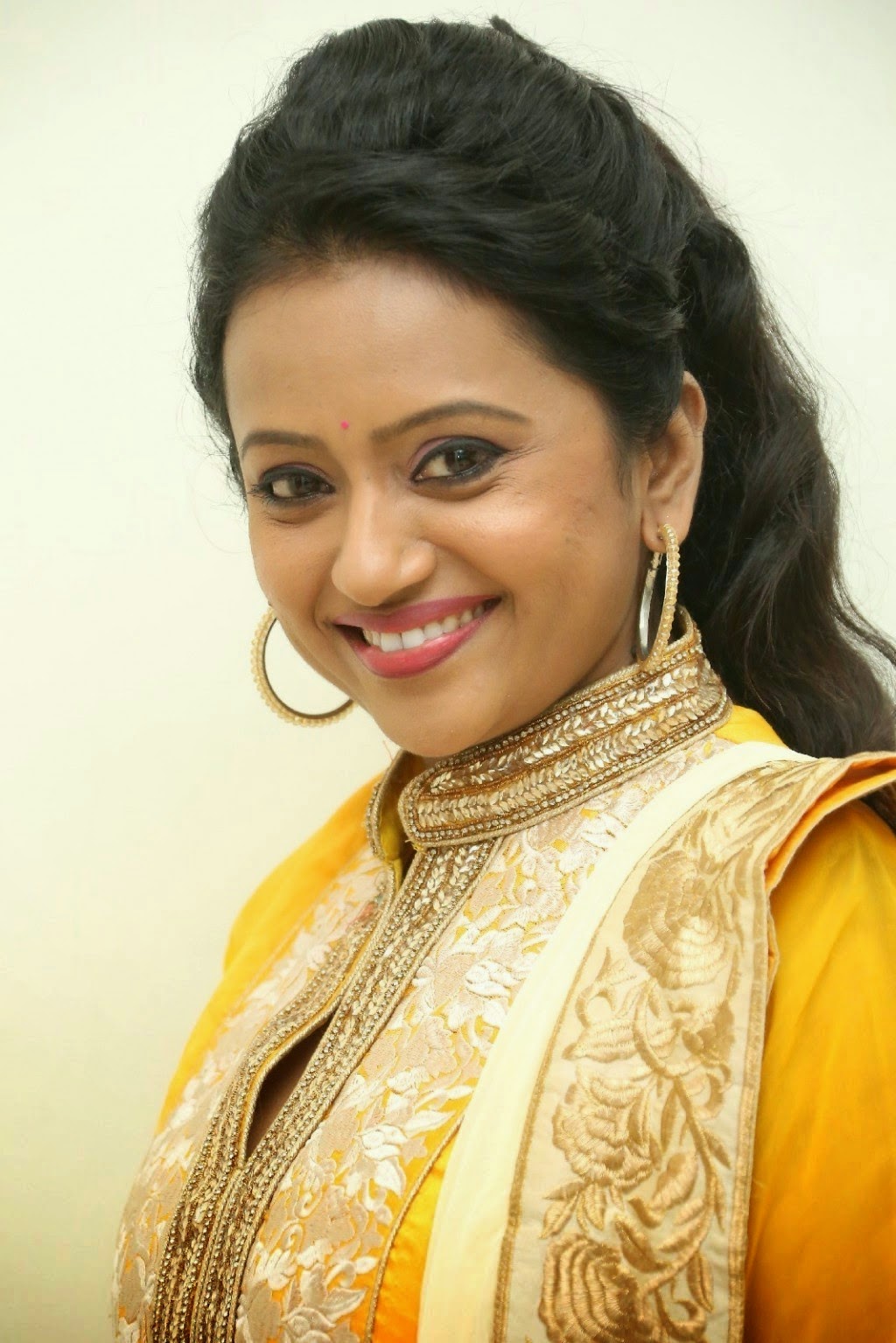 Anchor Suma Latest Photos Cine Gallery Home of Bollywood, Tollywood, Kollywood, Sandalwood and