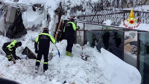 Encuentran ocho personas con vida hotel Italia sepultado por alud de nieve Encuentran ocho personas con vida hotel Italia sepultado por alud de nieve