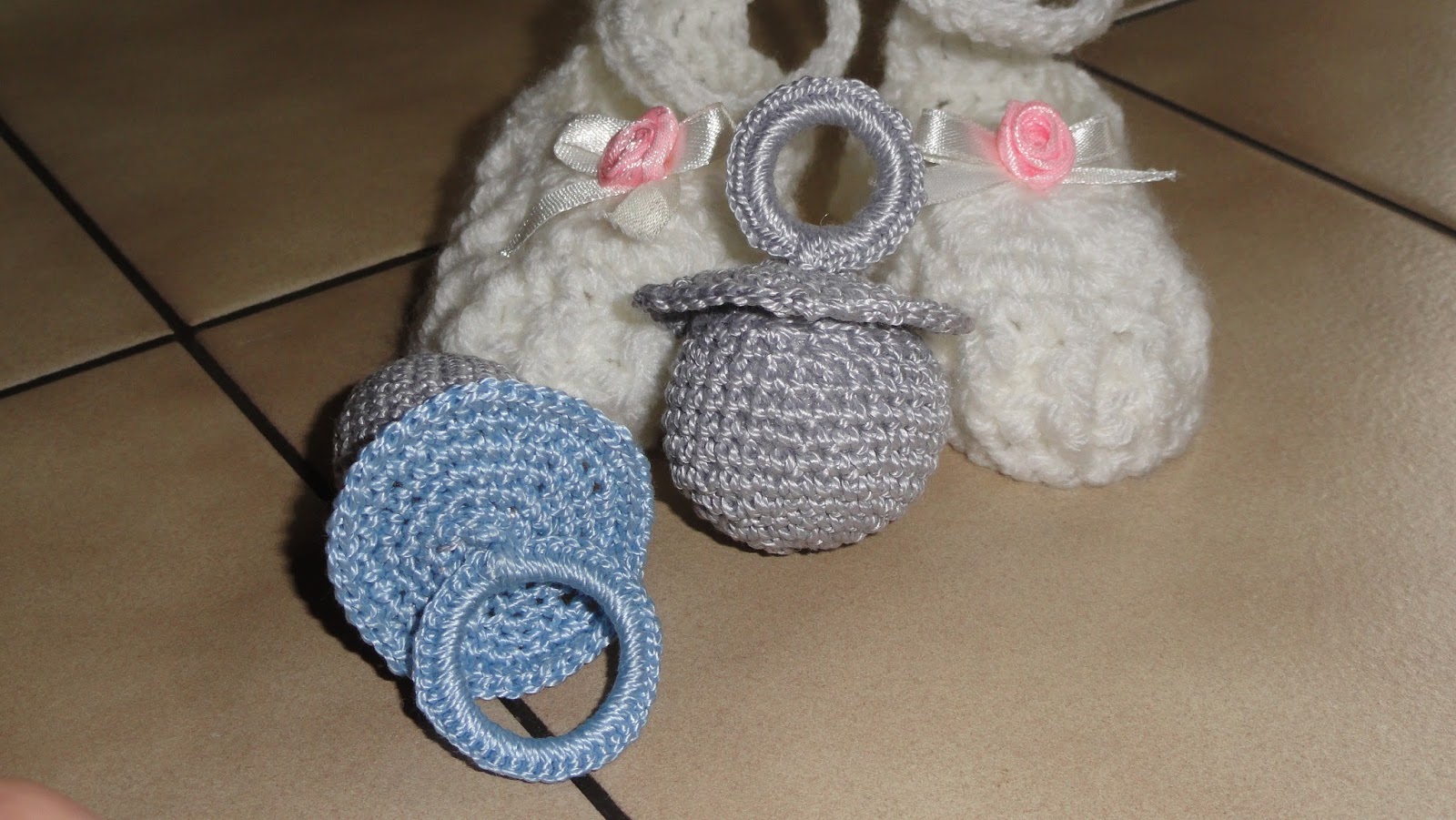 NIP Lot De 2 Attache-Tétines Avec Crochet - Rose Et Gris Clair, Fabriqué En Allemagne