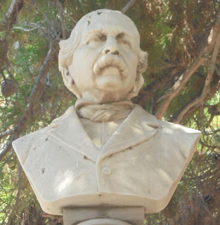 το ταφικό μνημείο της οικογένειας Ζώρζη Νεγρεπόντη στο ορθόδοξο νεκροταφείο του αγίου Γεωργίου στην Ερμούπολη