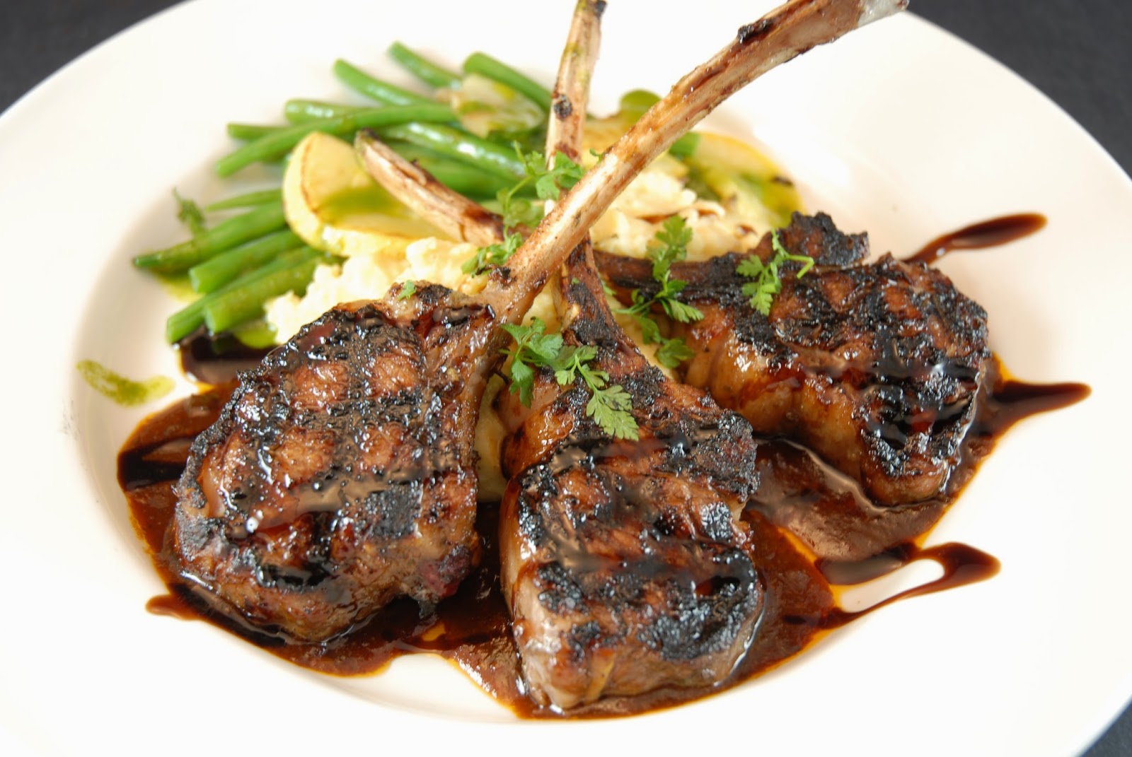 Lamb chops with curry sauce