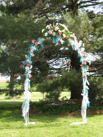 how to decorate a wedding arch