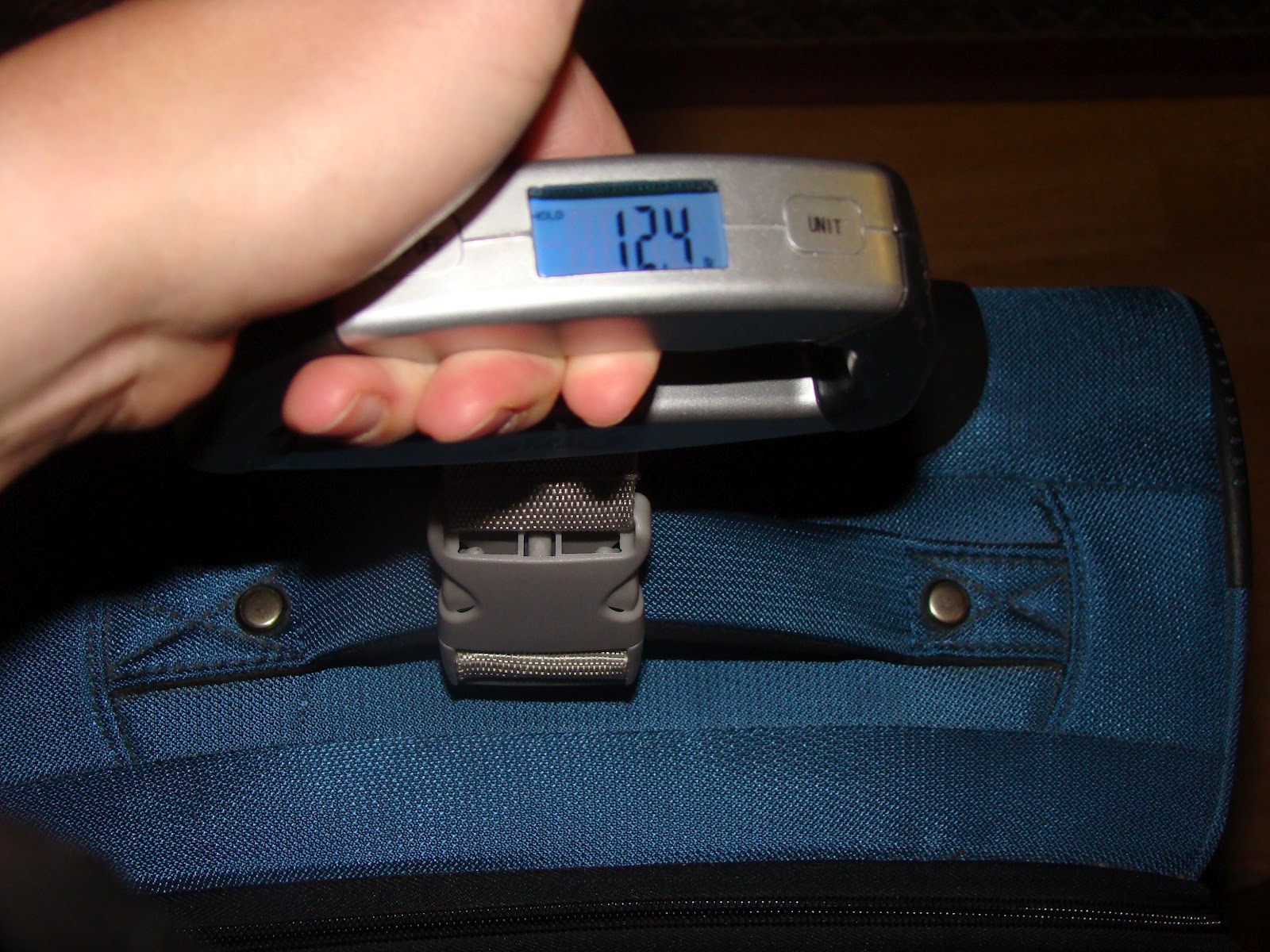 Hope's Cafe: Traveling Days #4-EatSmart Luggage Scale Review!
