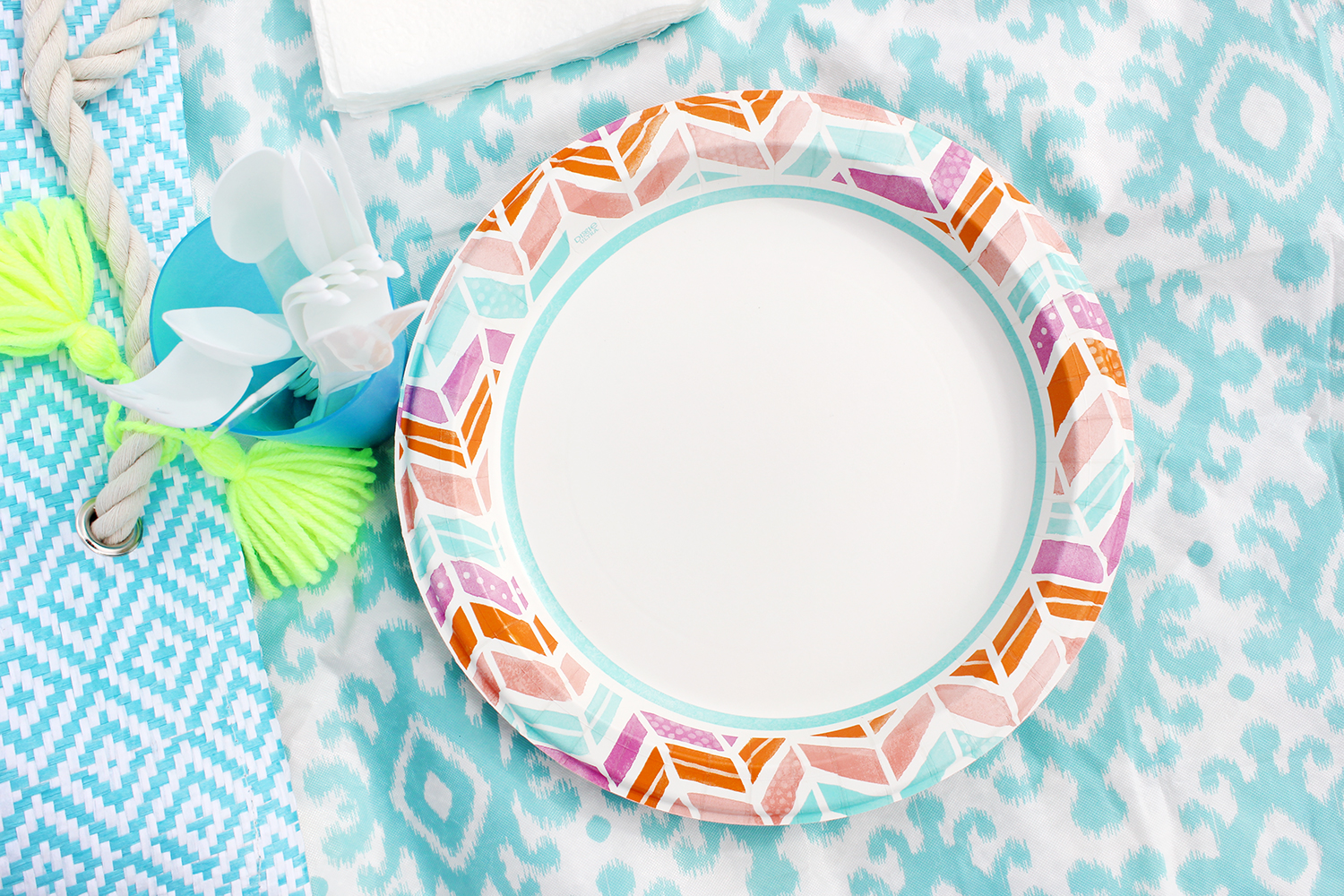 Southern Mom Loves Make an Inexpensive DIY Waterproof Picnic Blanket Tote!