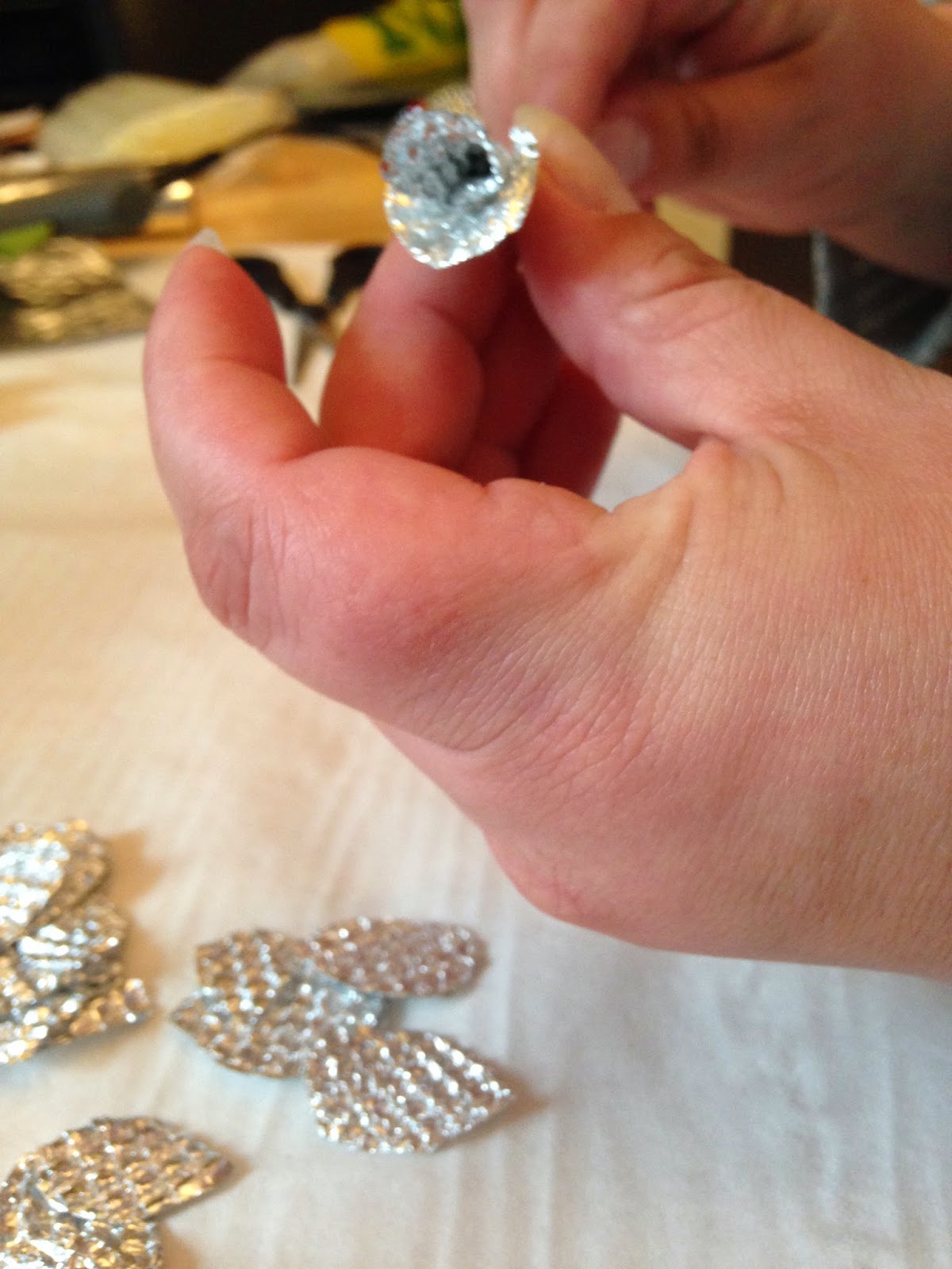 Kaylas Mad House Tin foil roses a tutorial.... finally