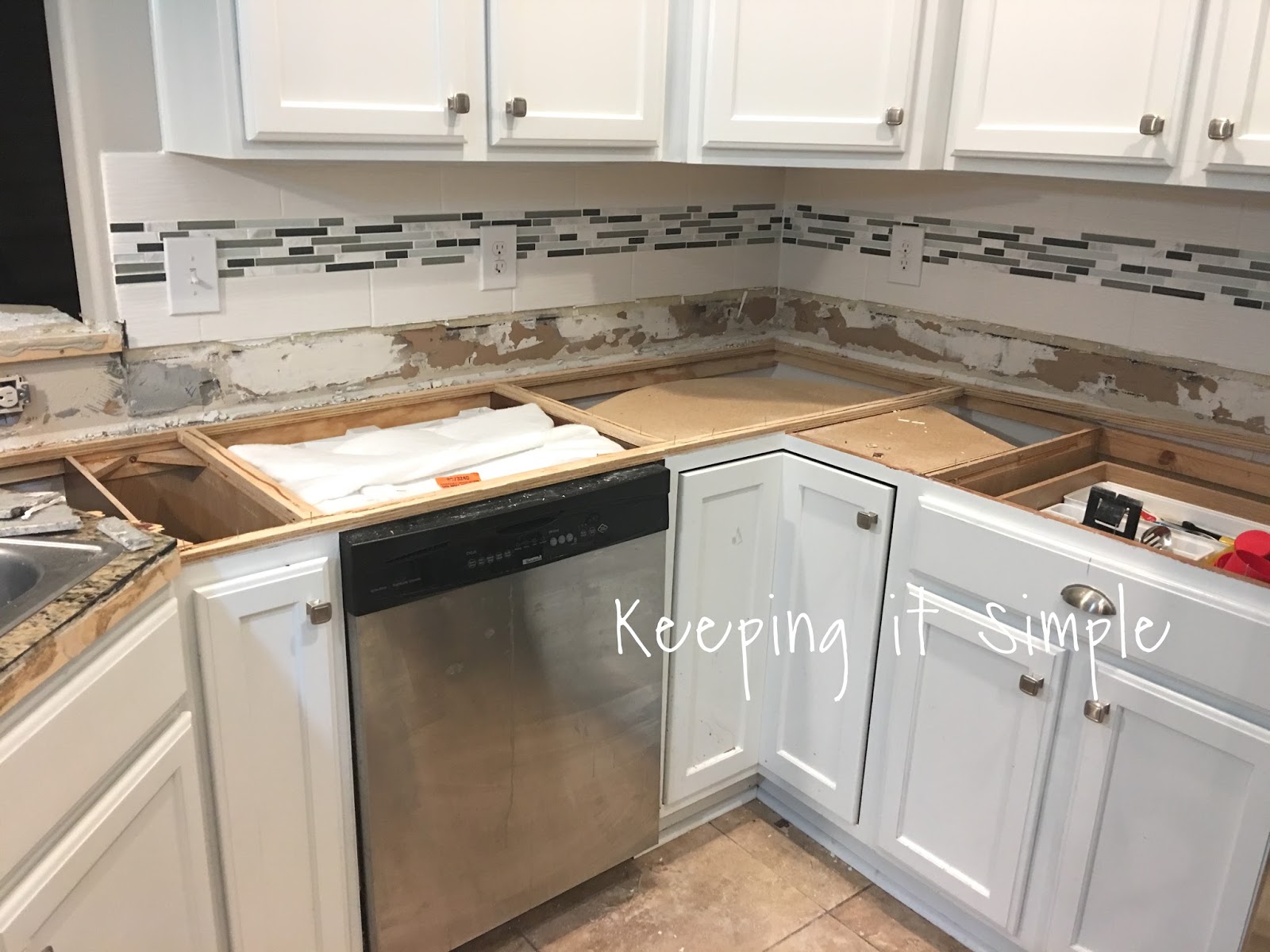 Tips On How to Replace Countertops In Your Kitchen {Iced White Quartz