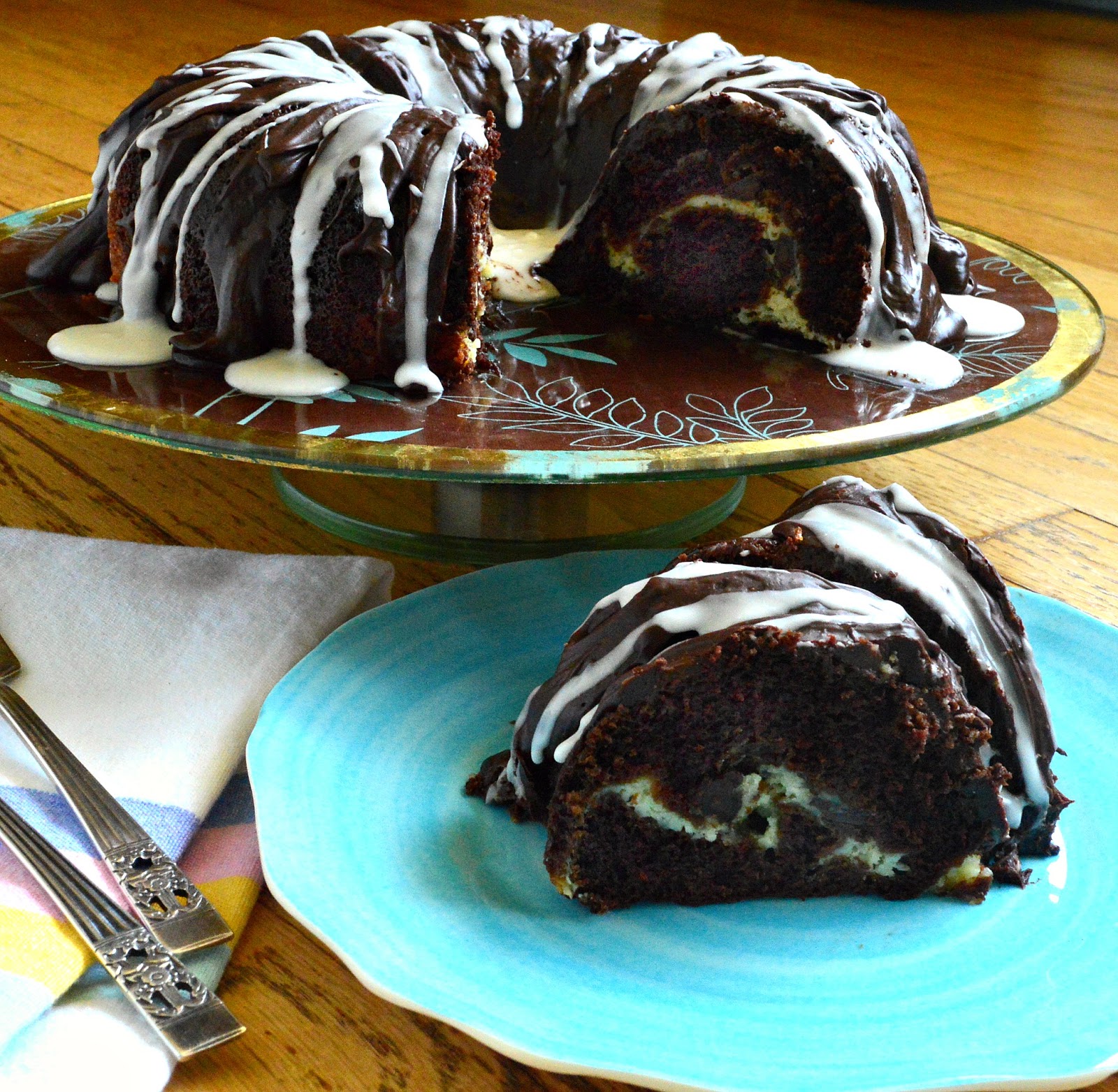 Moist Chocolate Oreo Bundt Cake with Vanilla Cream Icing (Black