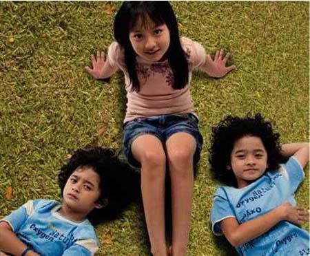 5 Film Indonesia dengan artis kembar