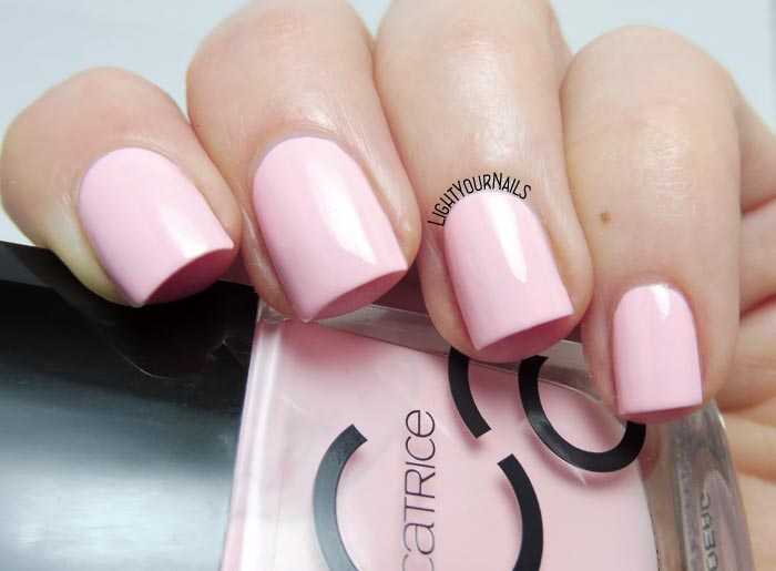 Smalto rosa lacca Catrice #ICONails 29 Donut Worry Be Happy! pink creme nail polish #nails #smalto #catrice #lightyournails