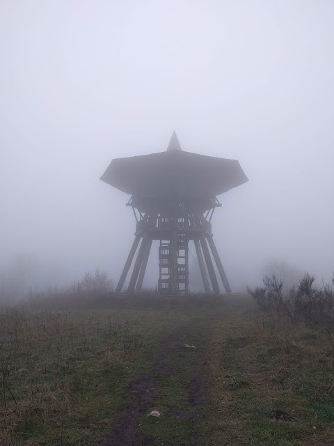 Eggeturm im Nebel Eggeturm Velmerstot