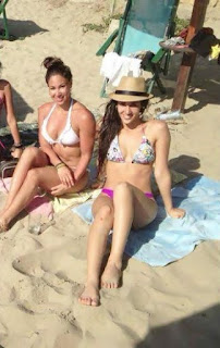 Melissa Loza y Spheffany Loza en bikini (Trome 29-07-2016). twitter. 