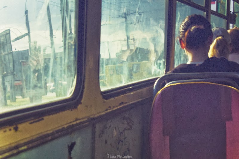 автобус эстетика. места у окна в автобусе. места в автобусе у окна. вид из окна автобуса. места у окна в автобусе.