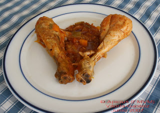  109º Menú, Pizza al gusto, pollo en pepitoria o conejo al ajillo, ensalada con tomate, fruta y helado para los niños. 