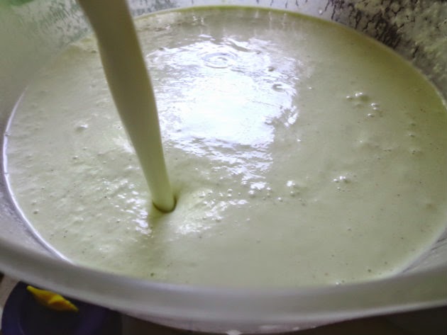 Chilled avocado and cucumber soup by Laka kuharica: transfer to glass bowl
