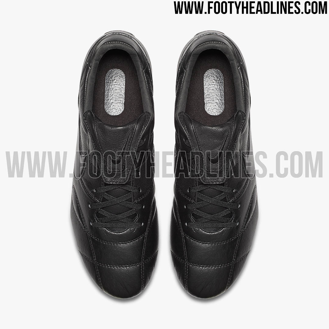 blackout nike boots