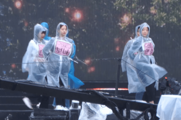 우주소녀 울산쇼챔 수중전 맨발투혼 | 인스티즈