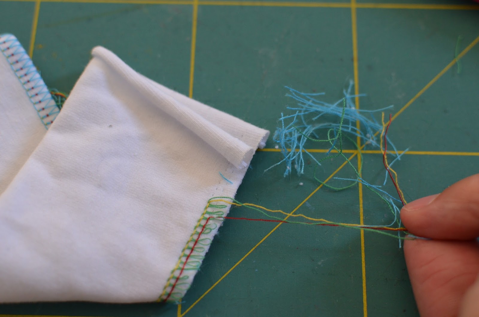 3 maneras de descoser costura overlock | Diario de Naii