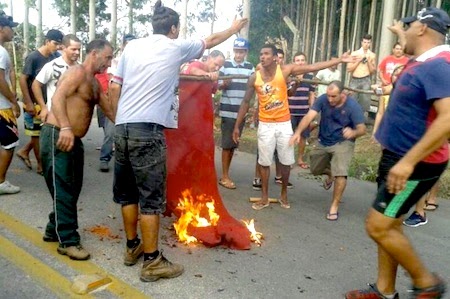 queima-bandeira-vermelha-rio-vermelho+in