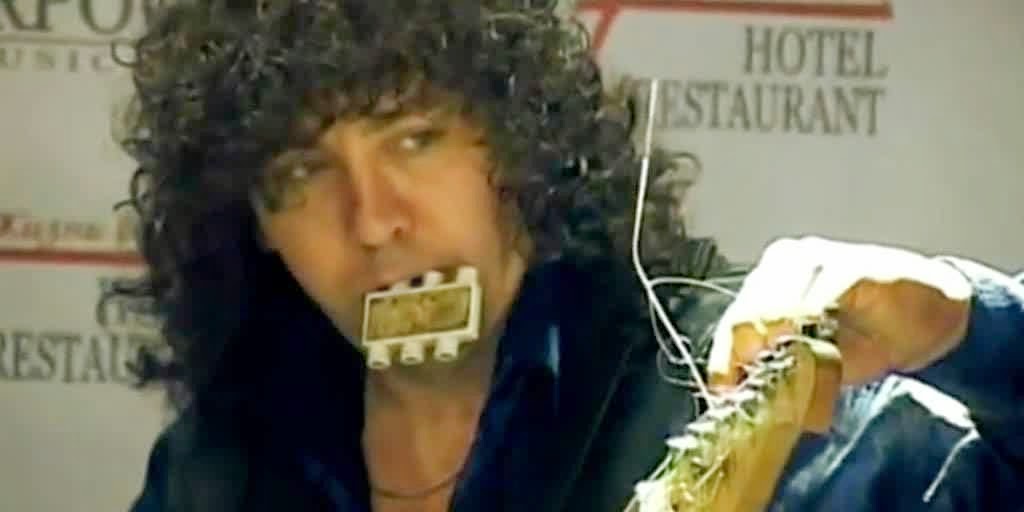 Woow, Gitaris Ini Mampu Mainkan 27 Not Dalam 1 Detik