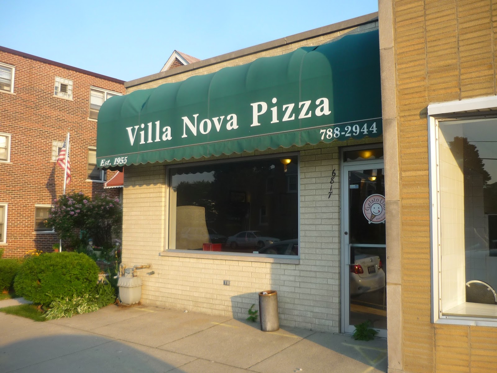 Smokin� Chokin� and Chowing with the King Villa Nova Pizza