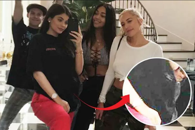 Luxury Makeup - (Kylie Jenner Baby Bump Exclusive news)