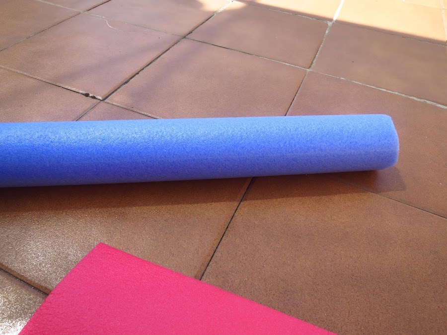 vamos a cortar este churro de piscina en rodajas para hacer un juguete