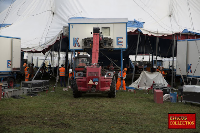 Montage du chapiteau du Cirque National Suisse Knie  au Russalet à Bulle ( canton de Fribourg Suisse) le lundi 24 septembre 2018  Photo Philippe Ros