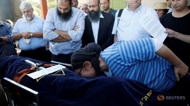 Madre de Hallel Yaffa Ariel besa su feretro Madre de Hallel Yaffa Ariel besa su feretro