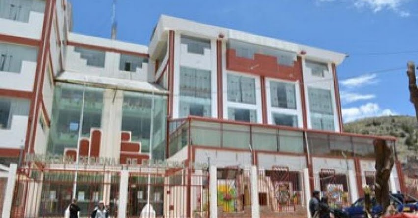 Exigen cambio de 6 docentes nombrados en Colegio «Enrique Torres Belón» de Chapa - Puno, por maltrato a estudiantes y a padres de familia Exigen cambio de 6 docentes nombrados en Colegio «Enrique Torres Belón» de Chapa - Puno, por maltrato a estudiantes y a padres de familia