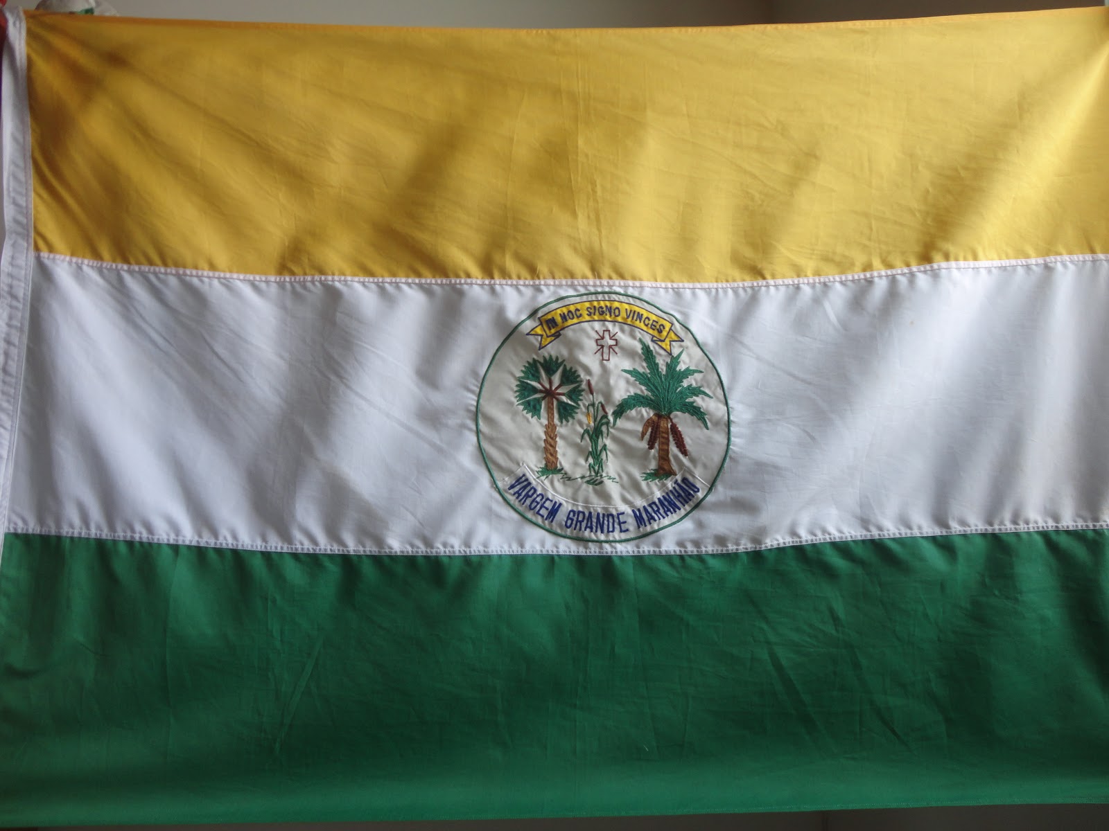Resultado de imagem para bandeira de vargem grande maranhÃ£o