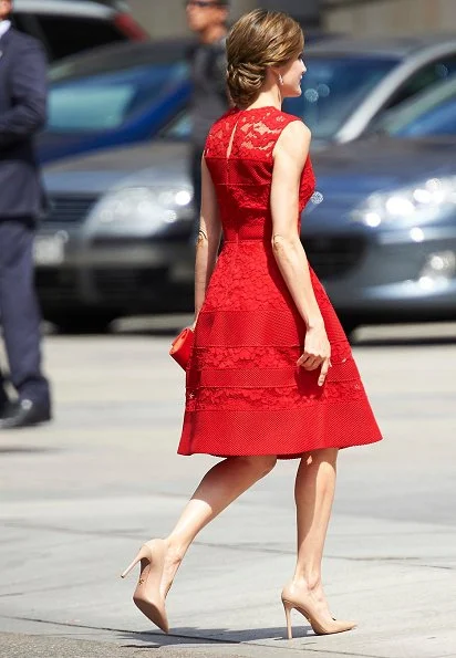 Queen Letizia wore Carolina Herrera lace dress from Fall 2016 collection. wore Prada Pointy Toe Pump, diamond earring and carried satin clutch