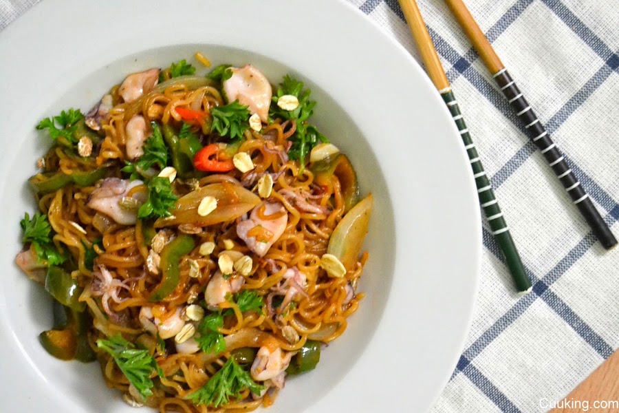 Pad Thai con chipirones (Fideos fritos al estilo tailandes)