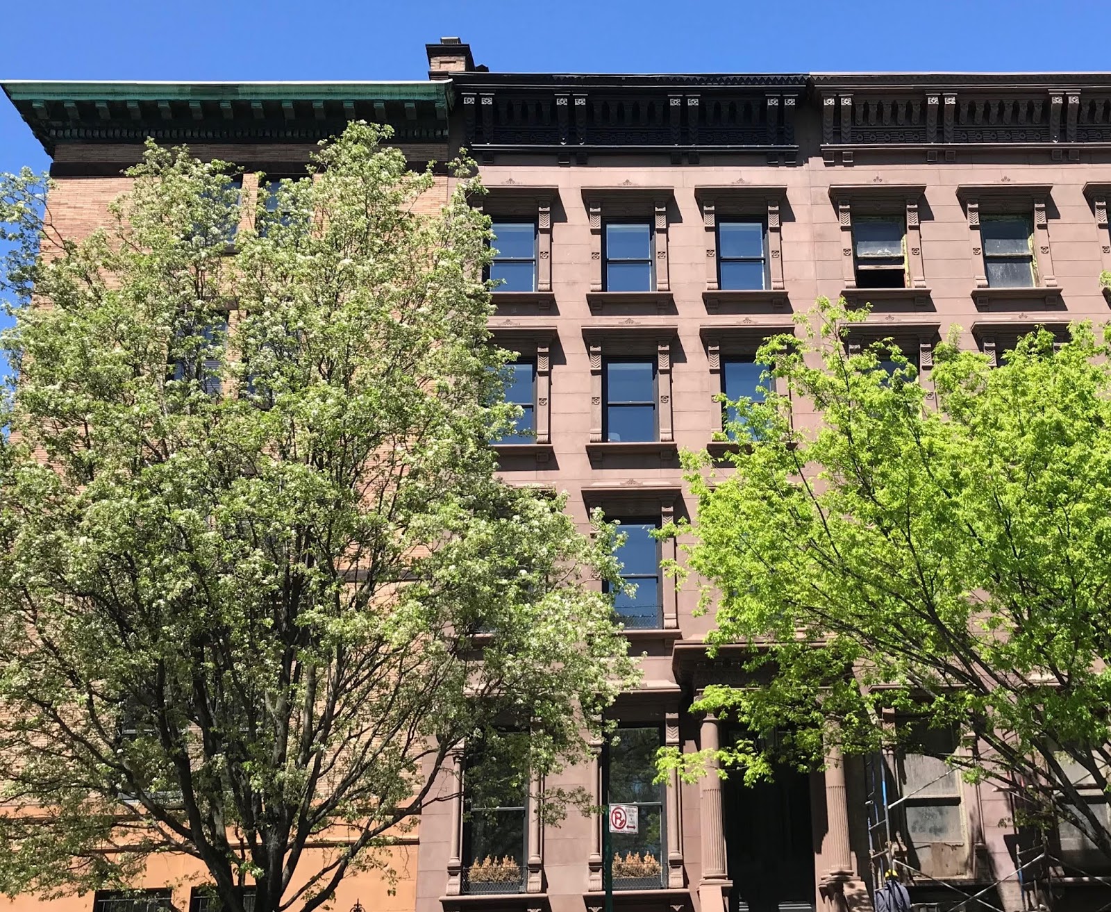 H A R L E M + B E S P O K E DWELL 3233 MOUNT MORRIS PARK WEST OFF MARKET