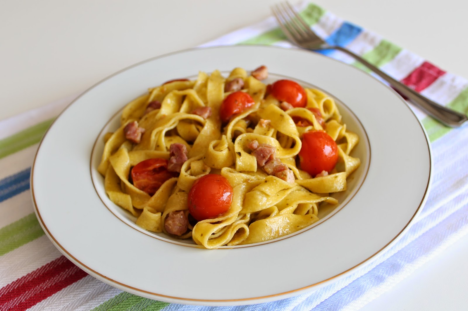 tatianovski: Fettuccine al pesto con pancetta e pomodorini/ Фетучини с ...