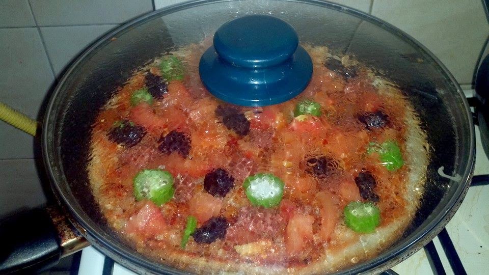 Nazlı�nın Mutfağı tavada pratik ekmek pizzası