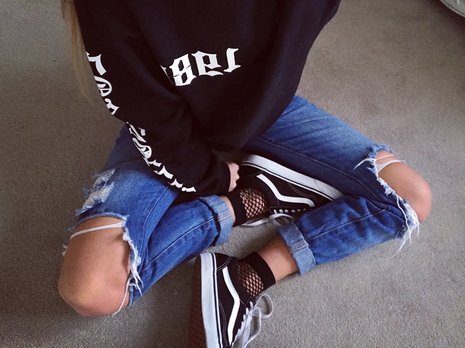 Ripped Baggy Jeans | Girl With Style.