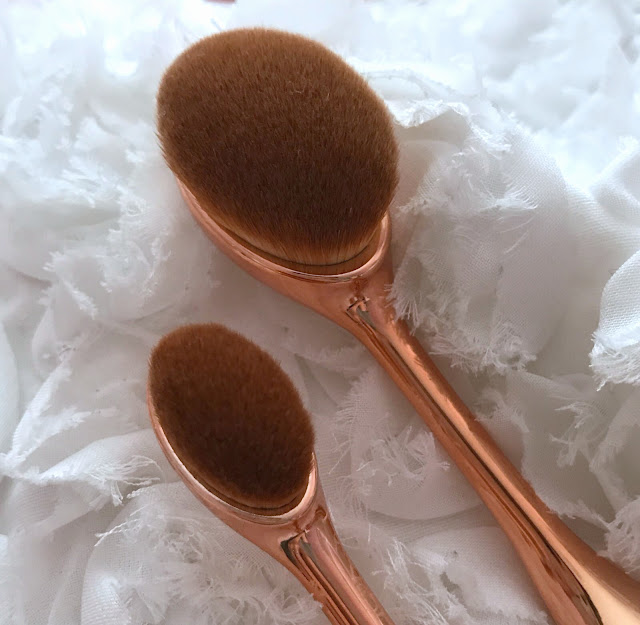 The Luxe Studio K1 2 Piece Oval Brush Set 