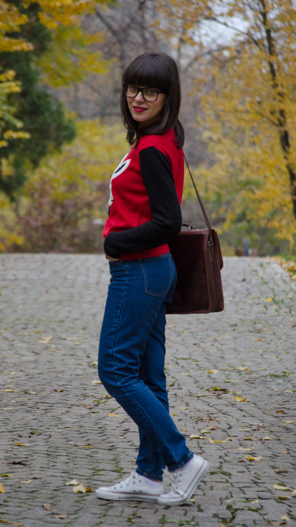 geek style outfit - wabbit season cobalt blue coat geek rabbit sweater koton mom jeans pull&bear thrifted bag satchel brown white converse sneakers glasses bangs autumn fall school outfit dorky