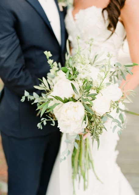 Bukiety ślubne z piwonii, dekoracje ślubne z piwonii, dekoracje weselne z piwonii, dekoracje z piwonii na ślub i wesele, kwiaty na ślub latem, kwiaty na ślub piwonie, piwonie na ślub i wesele