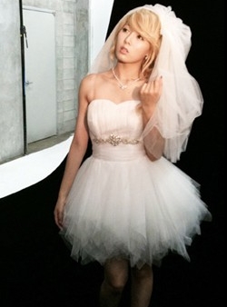 Hyuna+4minute+cute+wedding+dress+(3).jpg