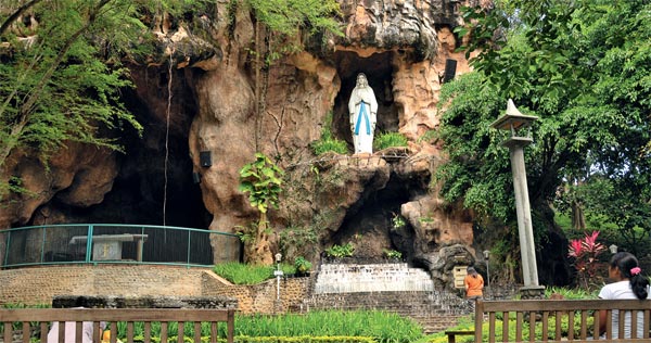 GUA MARIA POHSARANG - KEDIRI