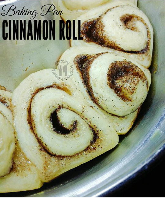 Cozy Kitchen Baking Pan Cinnamon Roll