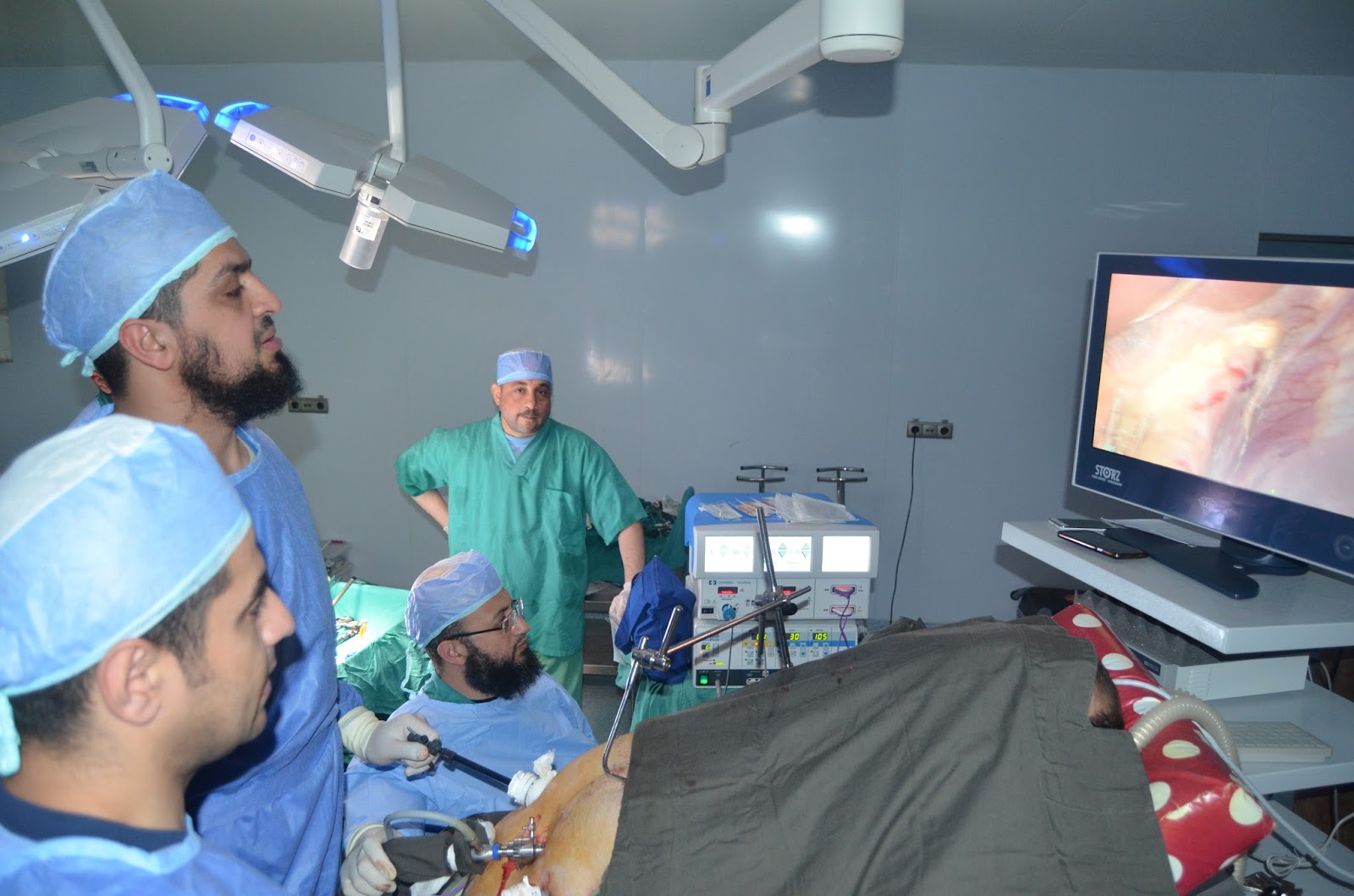 المركز الدولي لجراحات السمنة حصريا صور للدكتور عماد عبدالله والفريق